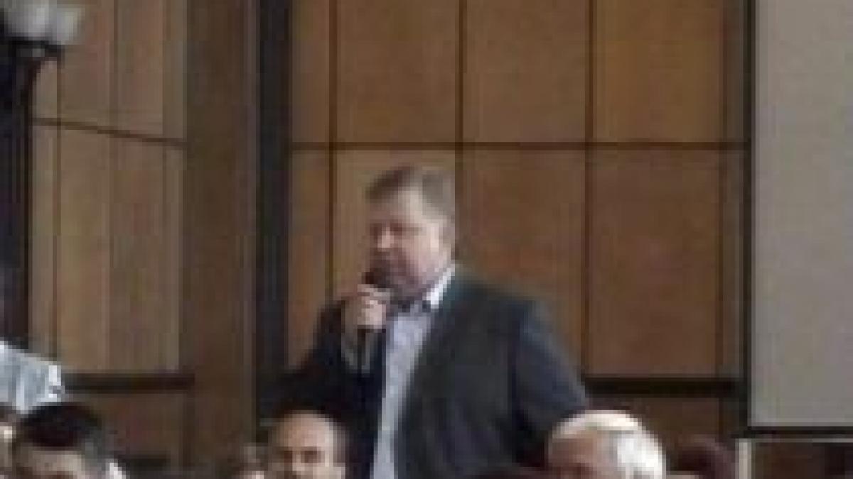 Băsescu, către Căşuneanu: Aţi lucrat vreodată la Transporturi cât am fost ministru? (VIDEO)
