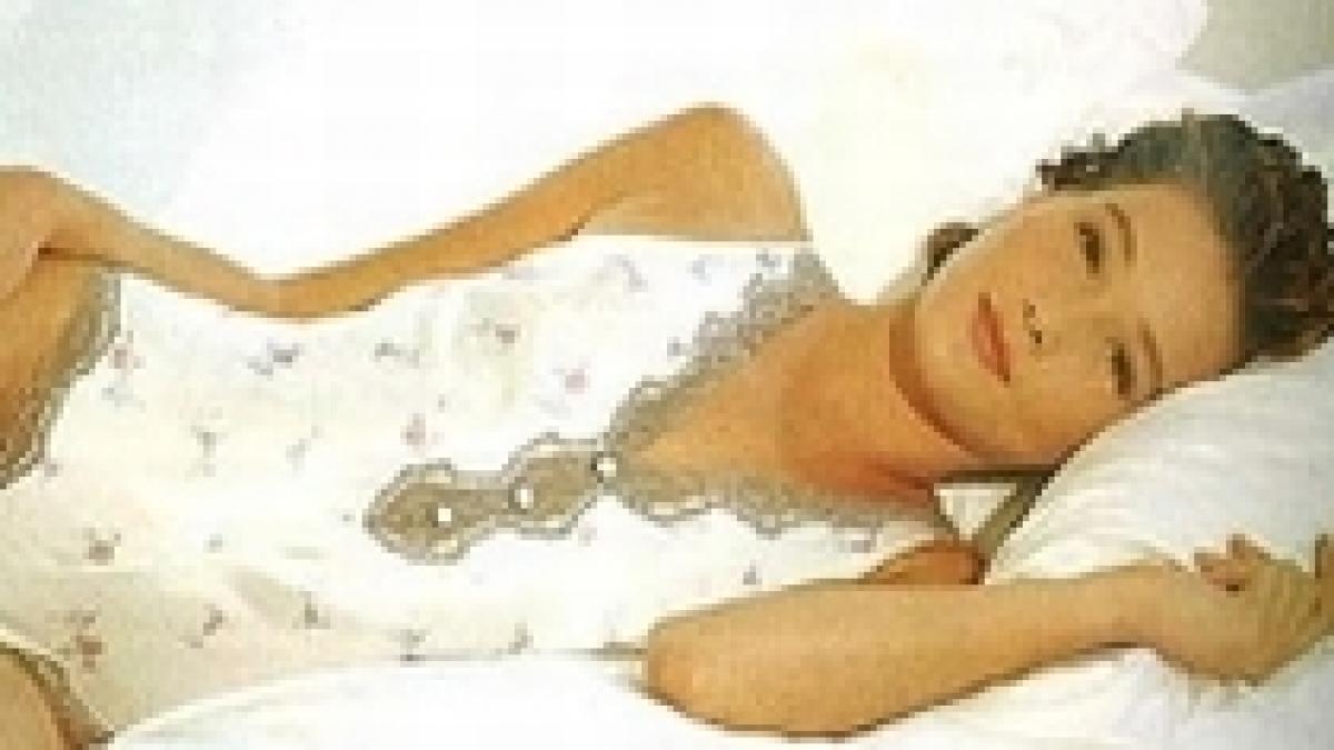 carla bruni inainte de a deveni celebra poze cu prima doamna a frantei in lenjerie intima foto