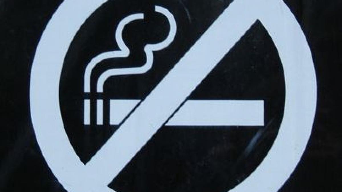 atentie la fumat in grecia noile amenzi de pana la 500 de euro au intrat in vigoare