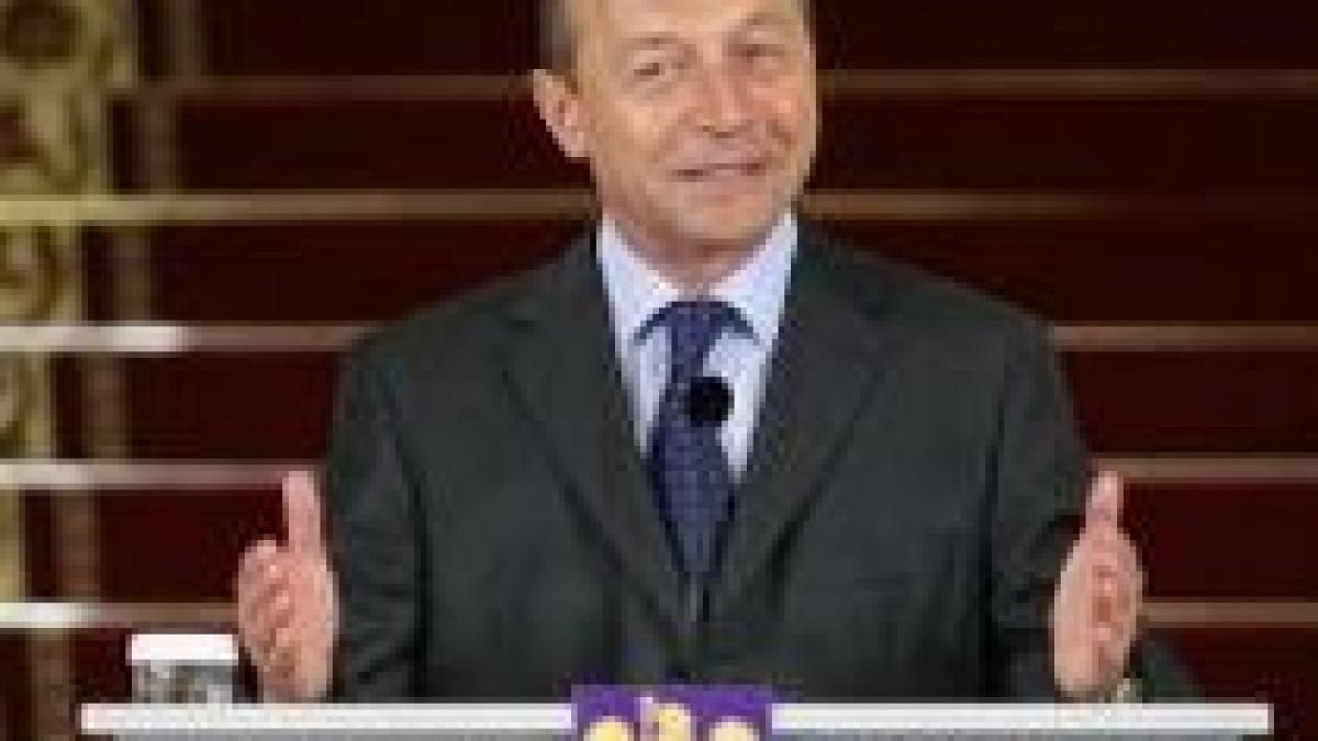 basescu politicienii nepregatiti se agita ca statul roman s a imprumutat