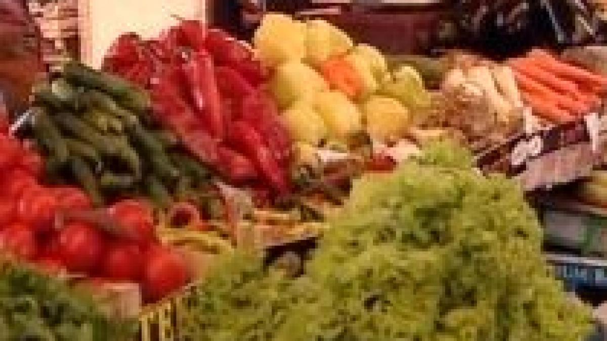 castravetii curbati si morcovii nodurosi revin pe tarabe