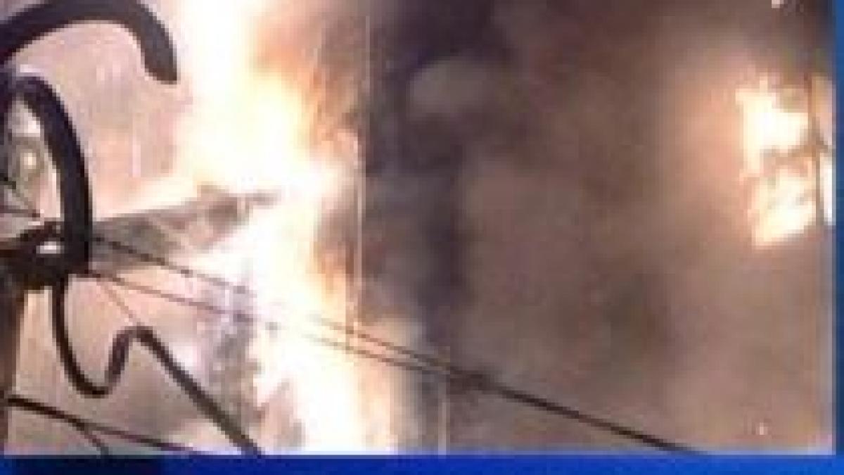 Incendiu puternic la un depozit de încălţăminte din Popeşti-Leordeni