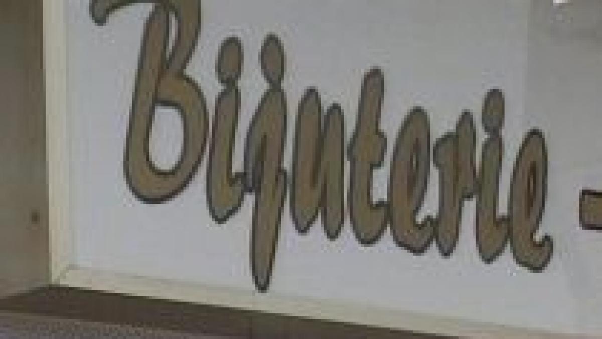 Fură şi dispari în 60 de secunde. Jaf la un magazin de bijuterii din Năvodari (VIDEO)