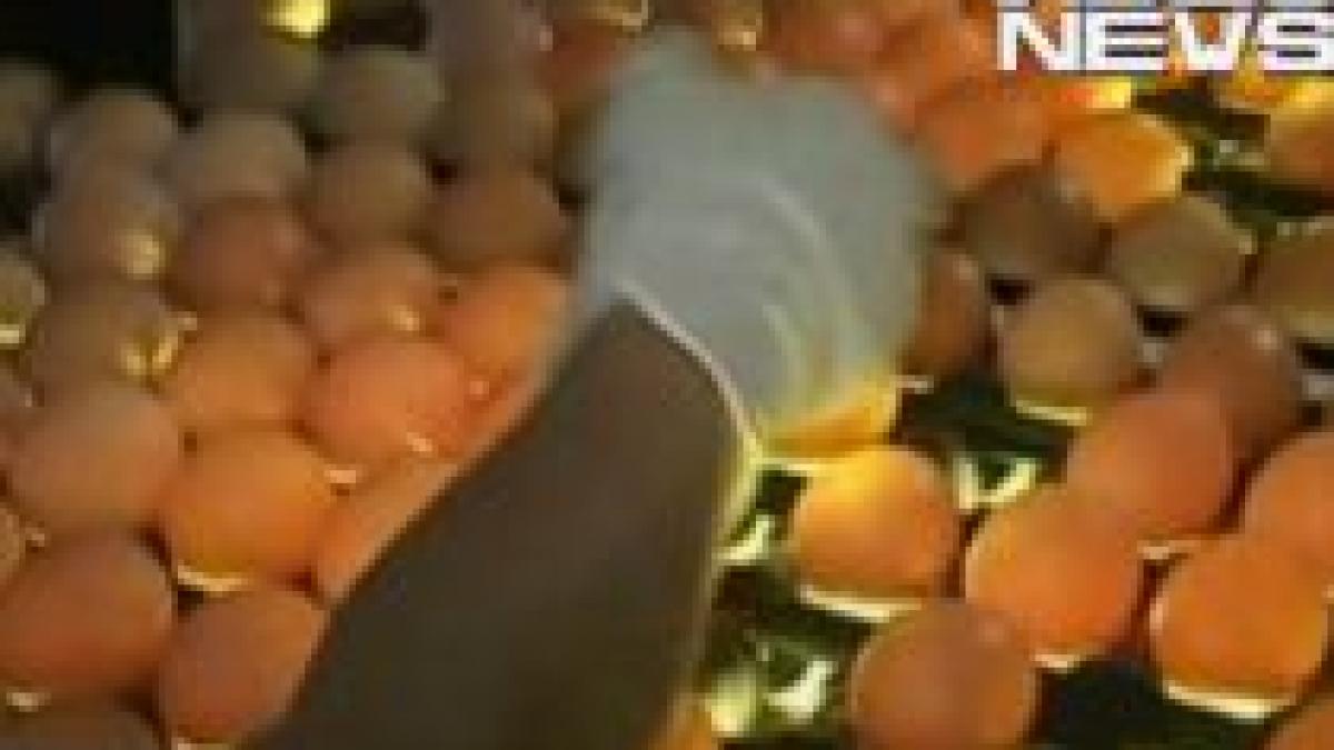 Românii manâncă ouă pline de hormoni şi substanţe nocive, potrivit specialiştilor (VIDEO)