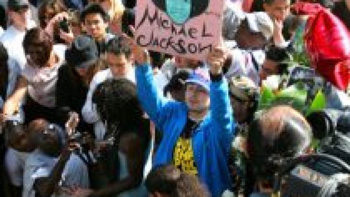 17 500 de bilete gratuite oferite fanilor pentru ceremonia funerara a lui michael jackson