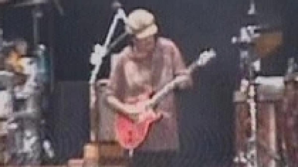 santana spectacol incendiar in fata a 20 000 de fani la b estfest