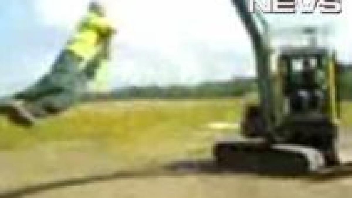 santier sau parc de distractii vedeti cum se distreaza muncitorii video