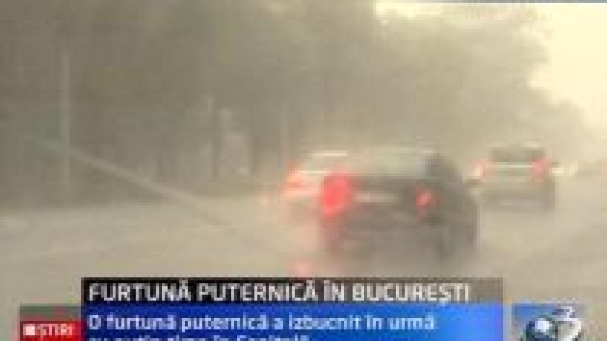 Cod galben de ploi şi vânt pentru Bucureşti şi Ilfov. Cartierul Colentina, sub ape (VIDEO)