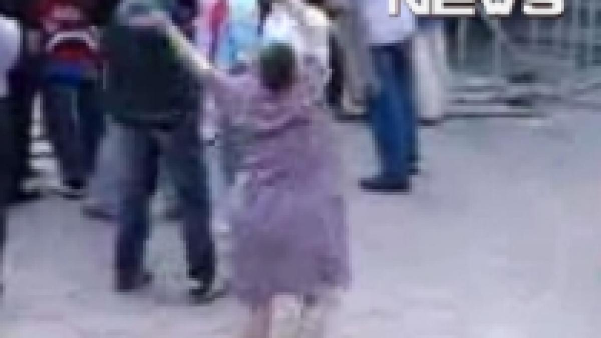 cu bunica la festivalul de muzica techno video