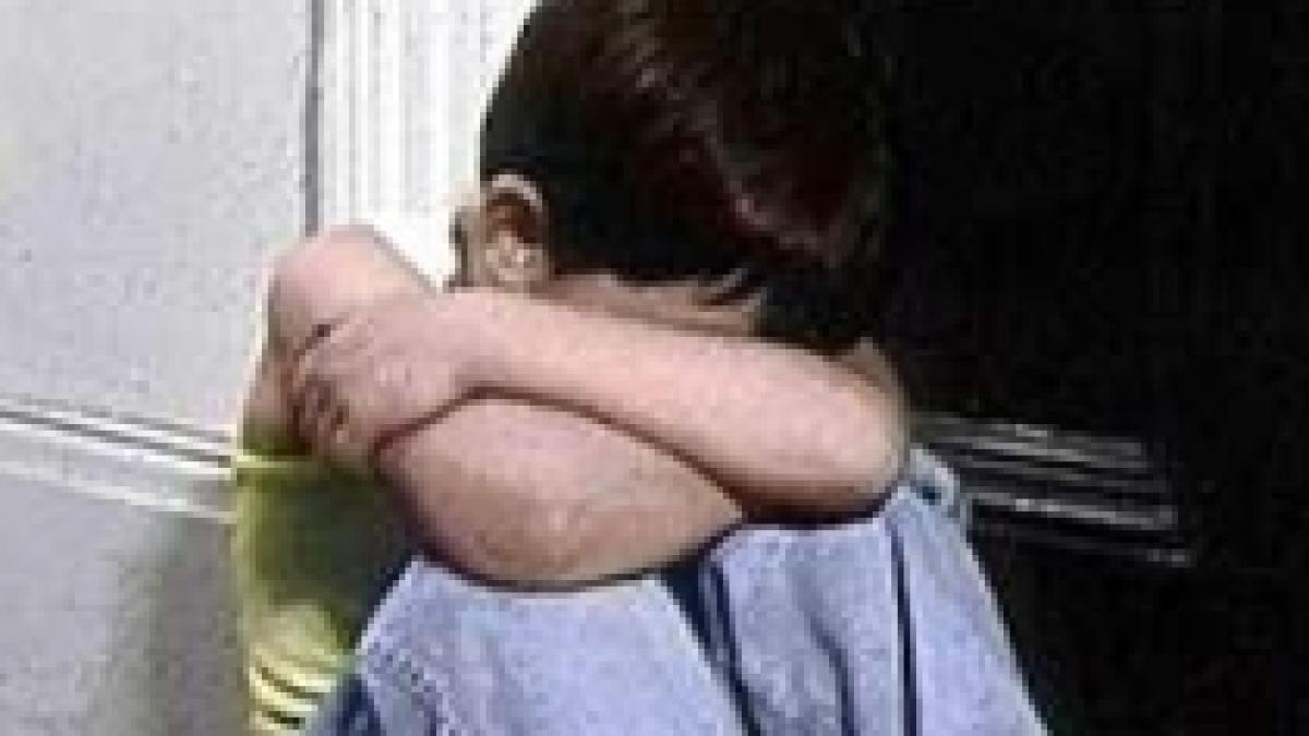 mama sau monstru a fost filmata de concubin in timp ce si viola copilul de sase ani video