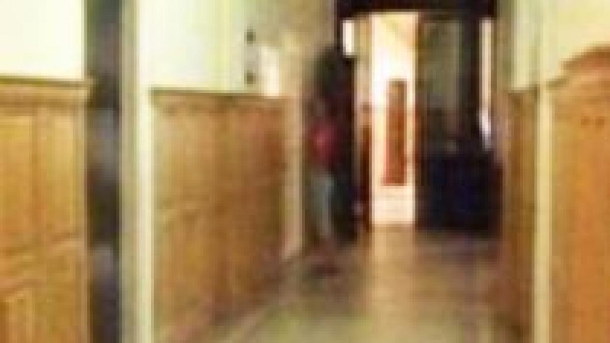 magistratii isi intrerup activitatea timp de trei ore zilnic pe durata nedeterminata video