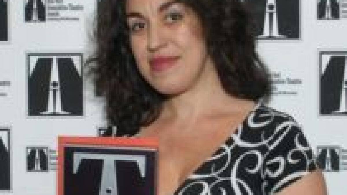 povesti de succes saviana stanescu dramaturg premiat in sua n am primit oferte din romania