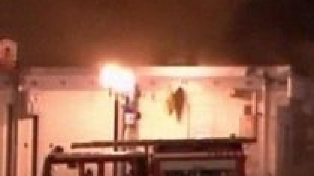 francezii se revolta din nou dupa moartea in inchisoare a unui tanar arab video