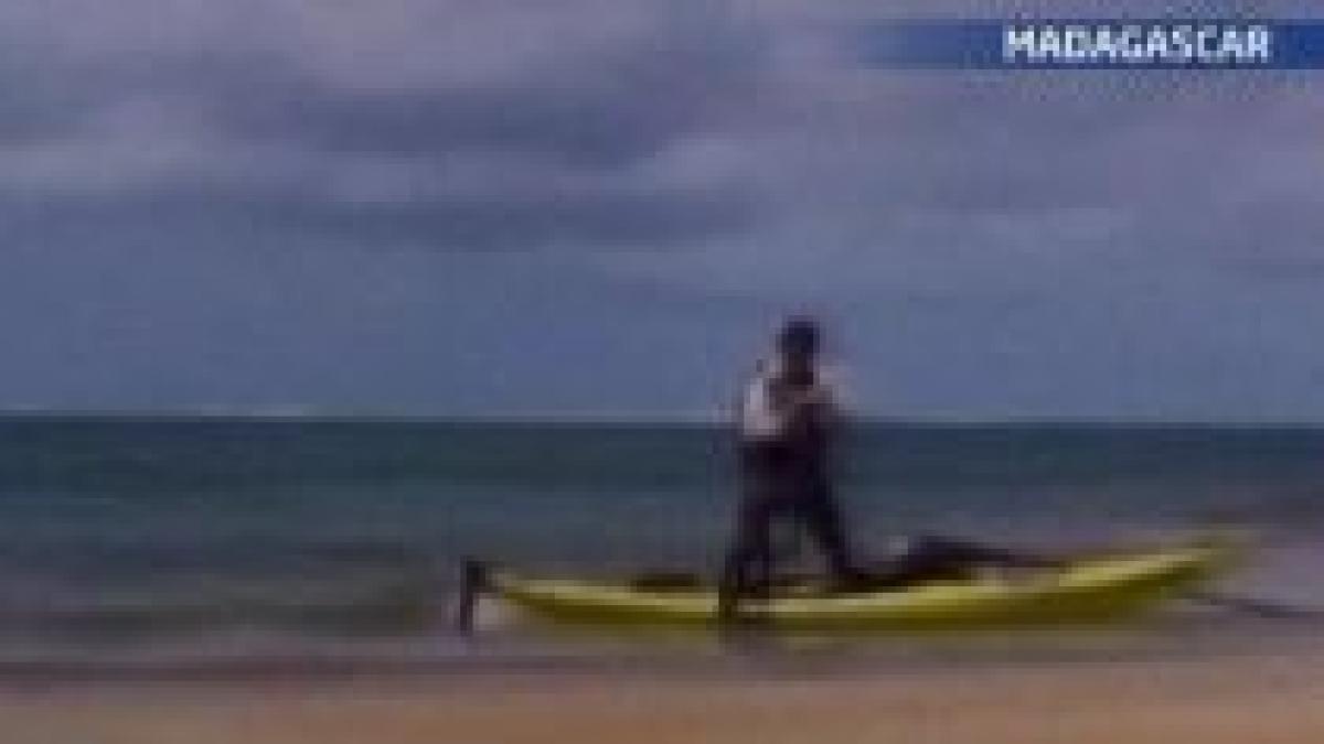 a inconjurat insula madagascar intr un caicac canoe aventura a durat 11 luni video