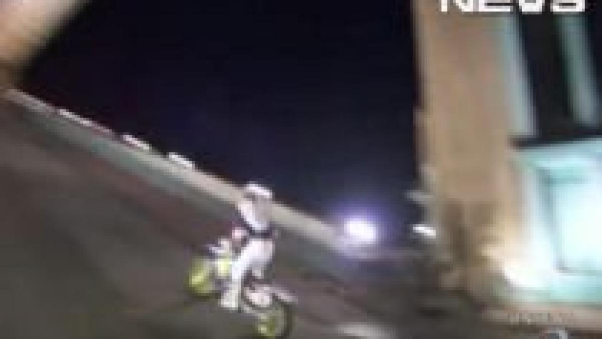 a sarit peste podul londrei cu motocicleta video