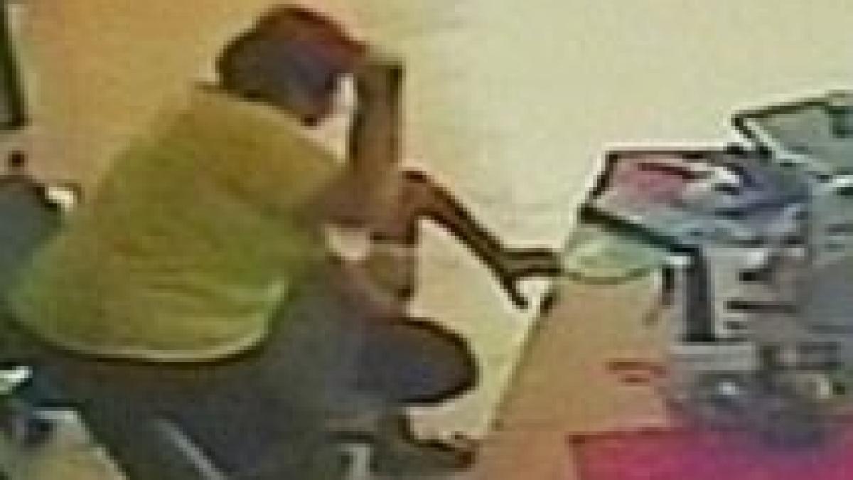 hot batut crunt de vanzatoarea pe care o jefuia intr o benzinarie din timis video