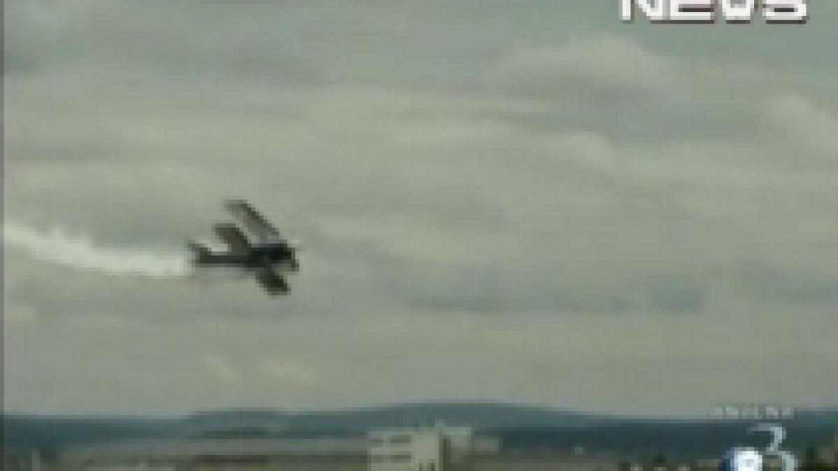 un avion a scapat de sub control in germania in timpul unei acrobatii aeriene periculoase video