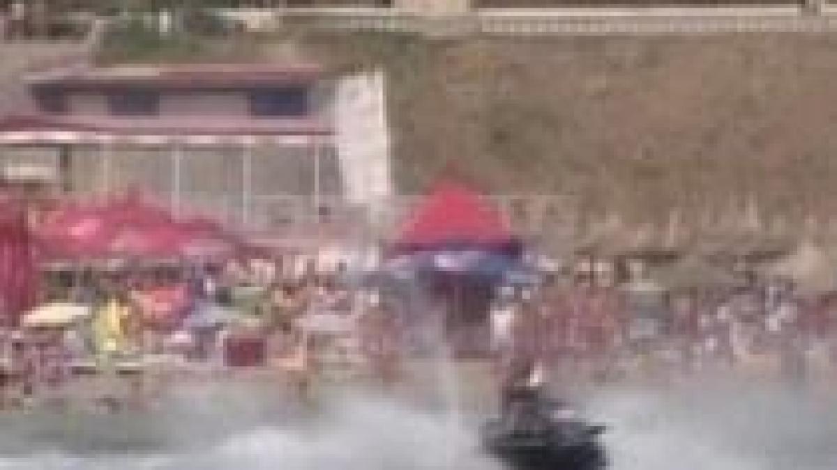 aglomeratie pe litoral peste 100 000 de turisti petrec weekendul pe malul marii