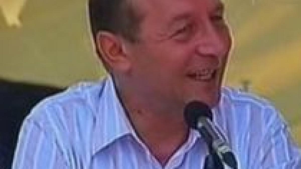 Traian Băsescu, huiduit la Tuşnad pentru declaraţiile despre autonomie (VIDEO)