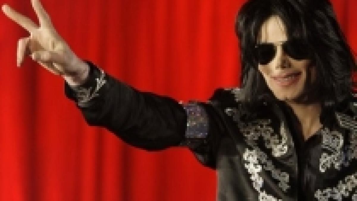 aproape 500 de obiecte care i au apartinut lui michael jackson descoperite intr un depozit
