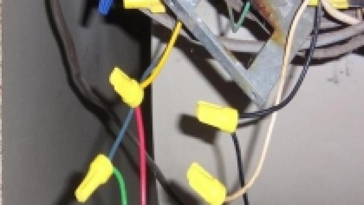 a incercat sa fure fier vechi si s a electrocutat mortal