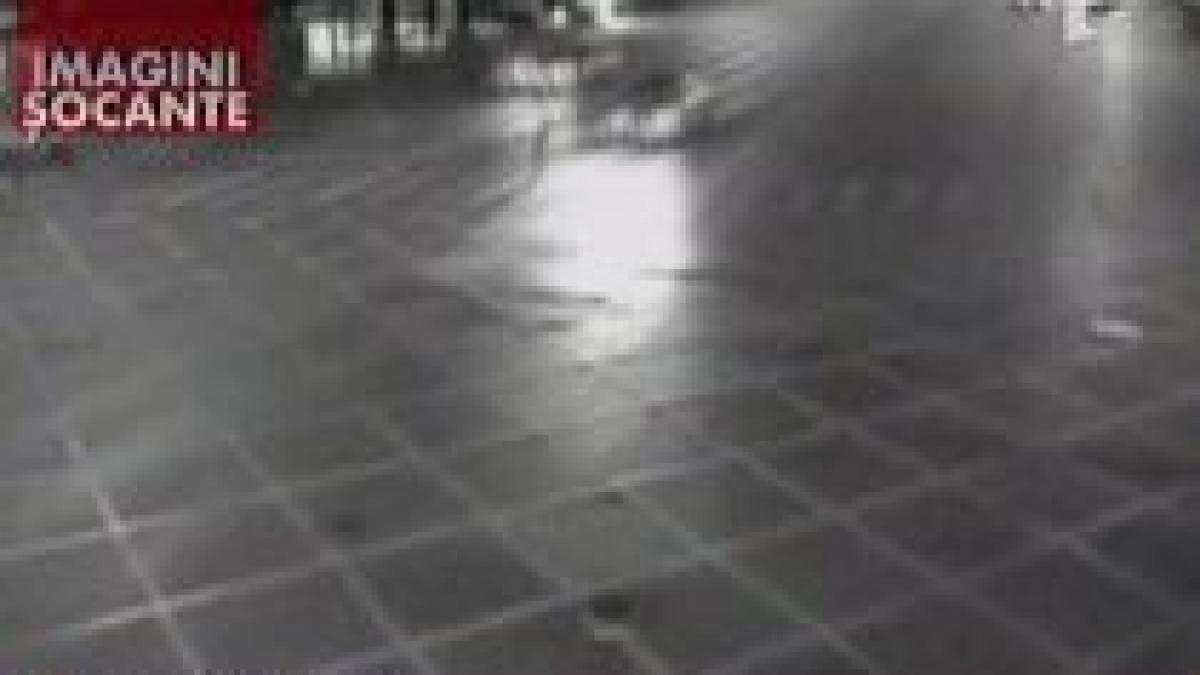 pieton spulberat pe o trecere de pe bulevardul magheru din capitala imagini socante