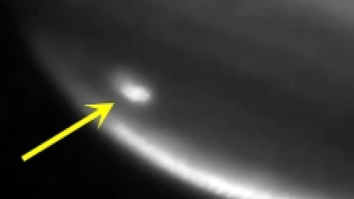 un crater de dimensiunea terrei descoperit pe jupiter de un astronom amator