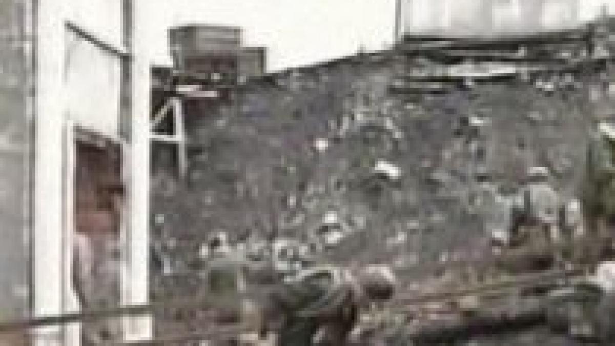 23 de mineri blocati intr o mina inundata din china video