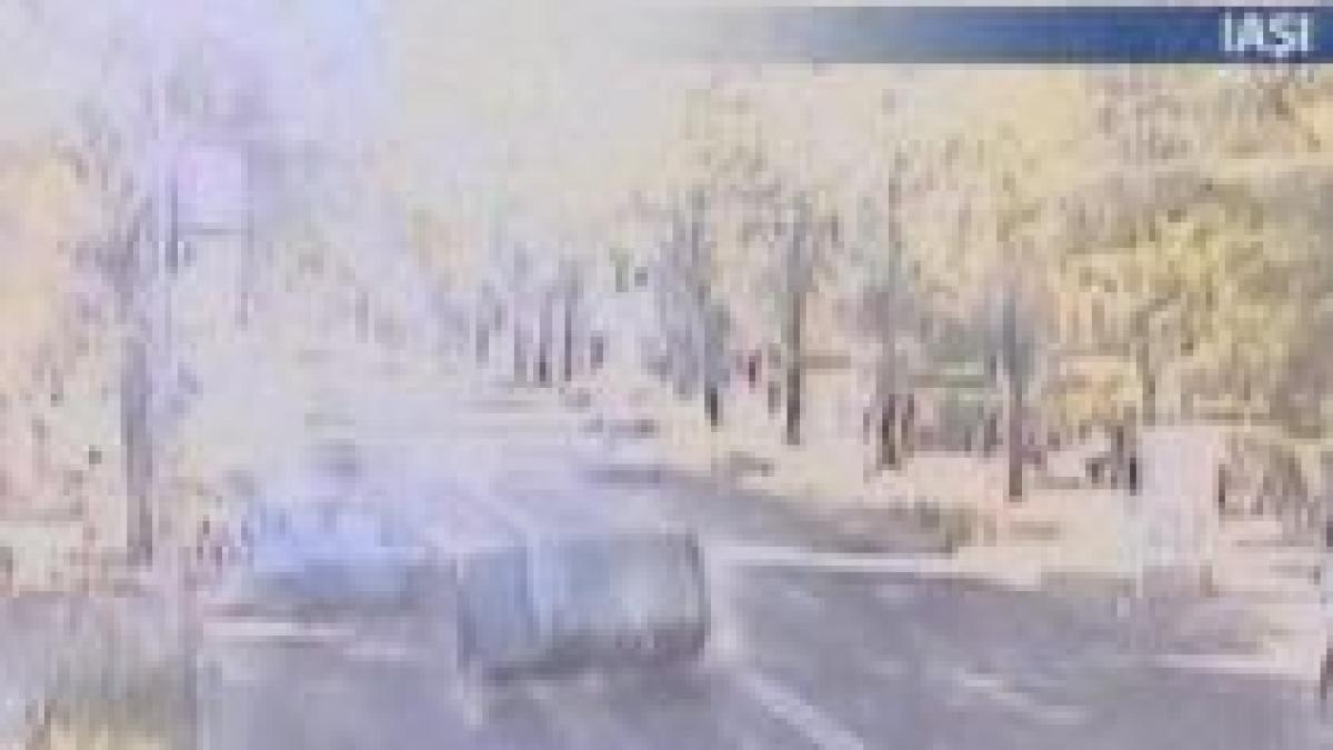 accidente spectaculoase la iasi un sofer a zburat cu masina iar un barbat a fost calcat de tir video