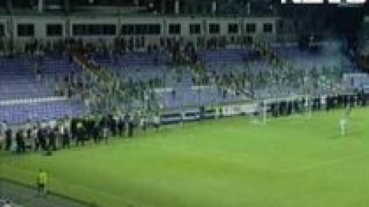 trei fani stelisti loviti de torte la ujpest steaua au ajuns la spital video