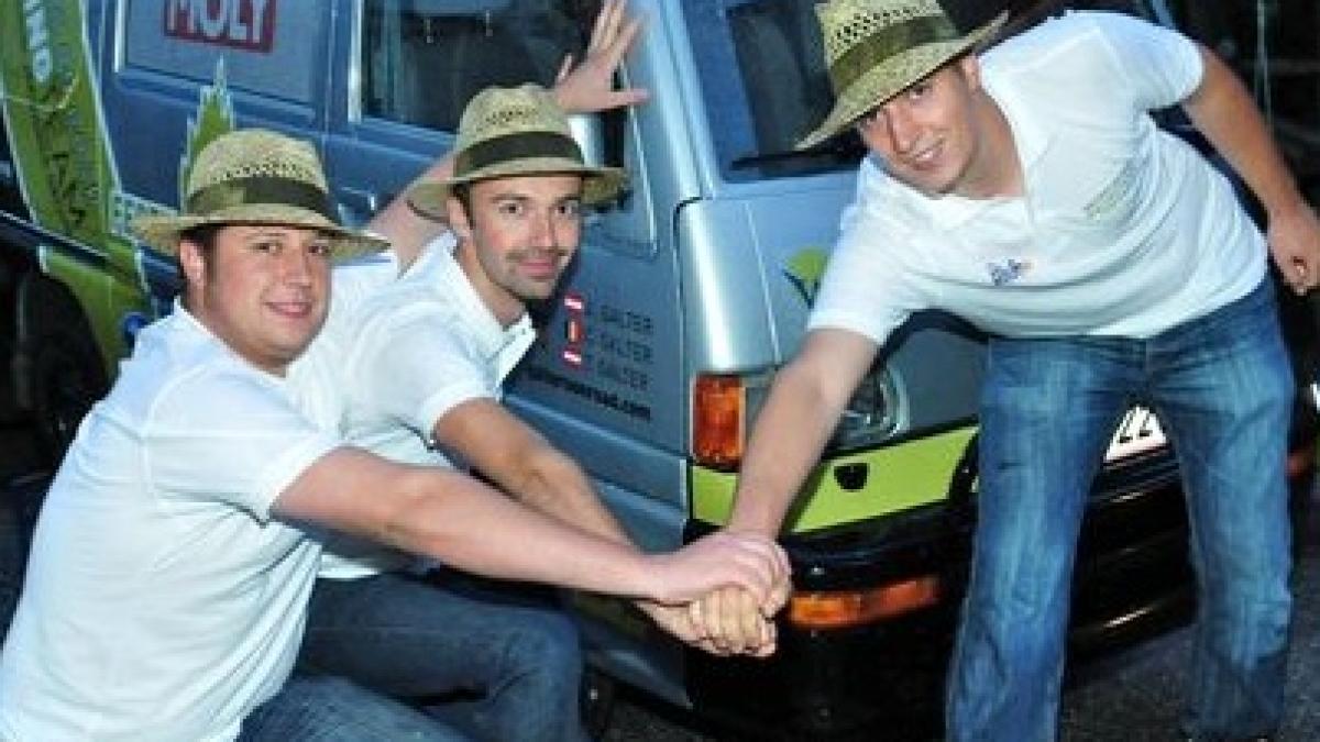 trei frati din sibiu vor strange bani pentru copiii saraci din mongolia dupa un raliu inedit de 16