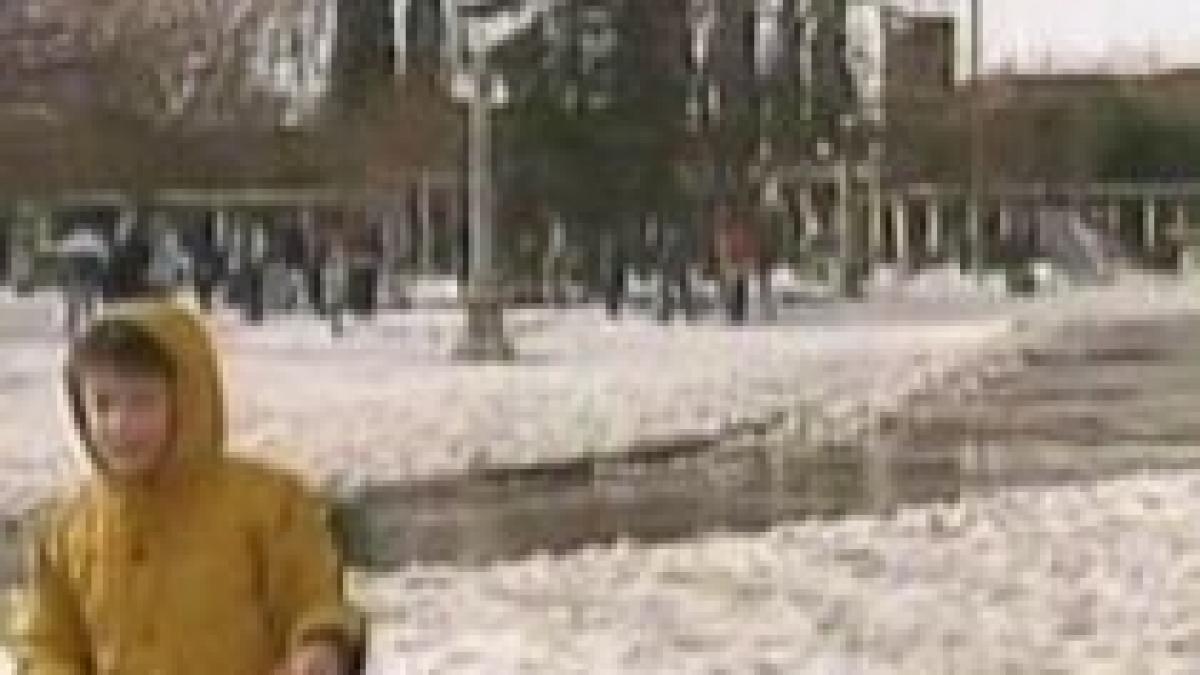 ninsoare abundenta in argentina in unele locuri zapada atinge patru centimetri video