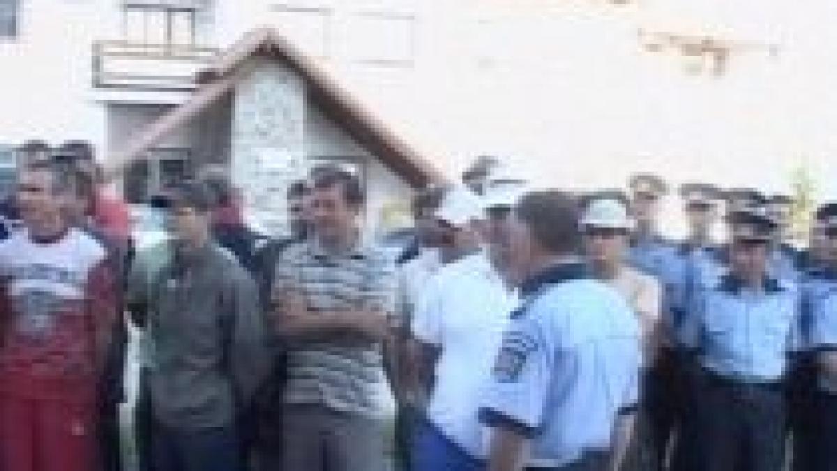 200 de oameni participa duminica la cautarea baietelului de 7 ani disparut la ranca video