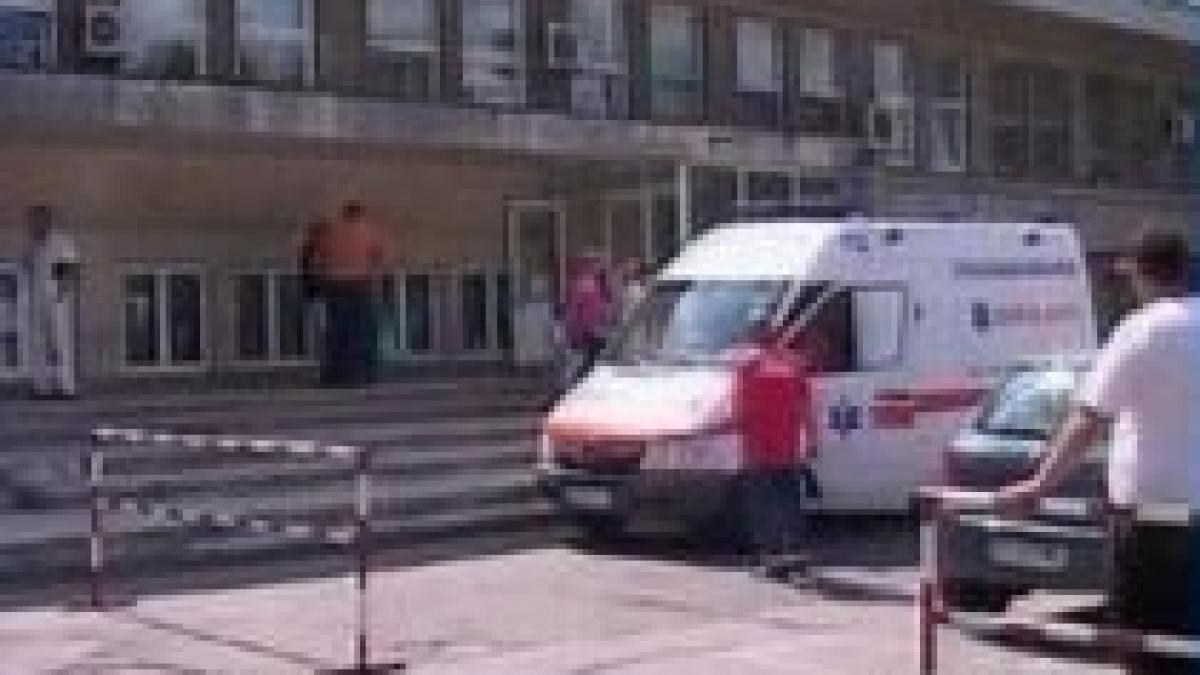 costinesti tanar ranit grav dupa ce a cazut din patul supraetajat in care dormea