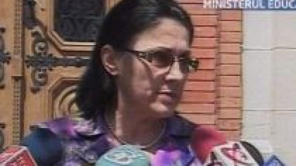 andronescu in razboi cu sindicatele ministerul educatiei desfiinteaza 20 000 de posturi din