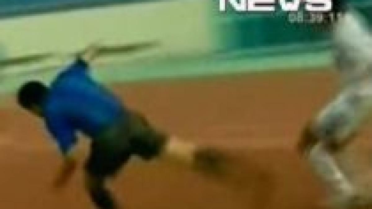 stiati de jocul de a prinde si bate arbitrul video