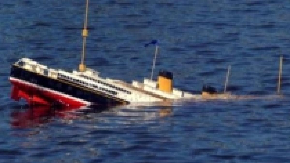 81 de persoane disparute dupa scufundarea unei nave cu imigranti ilegali