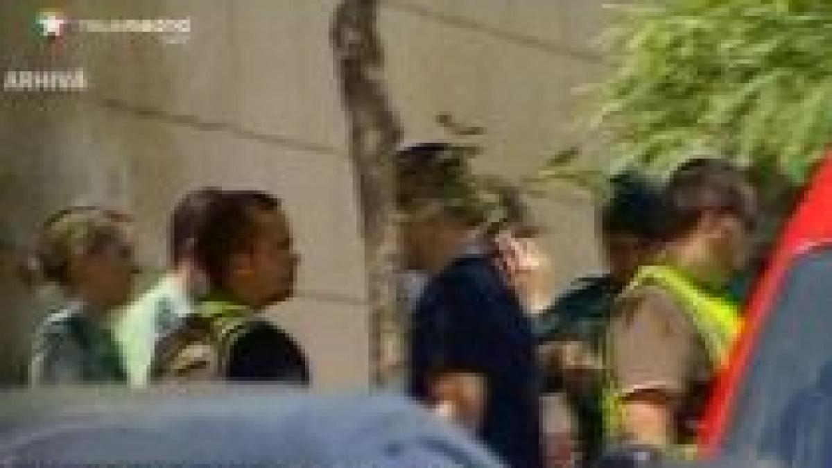 bombe plasate sub masini de politie in spania doi oameni au murit si mai multi sunt raniti