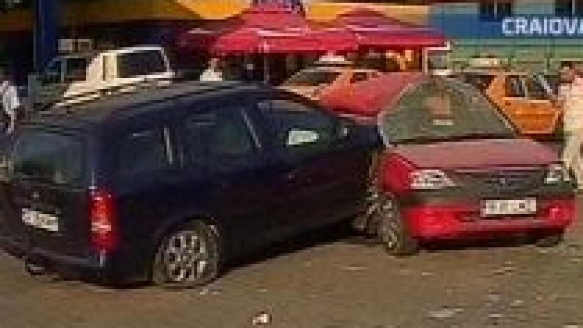 carambol intr o benzinarie din craiova cinci masini au fost grav avariate video