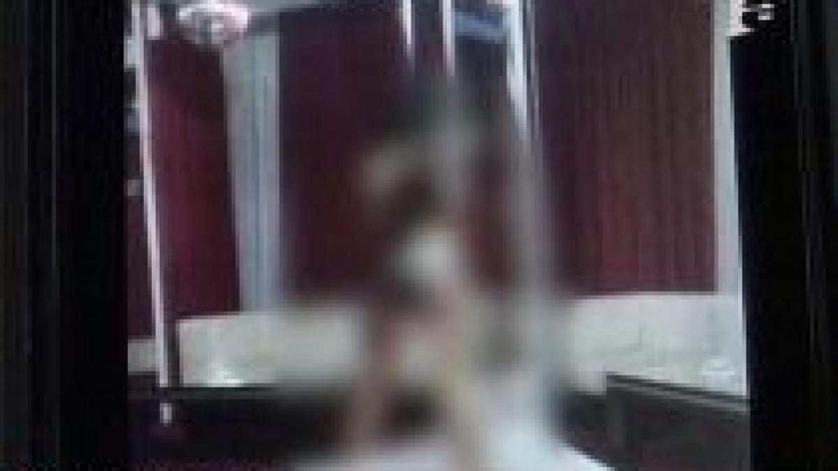 o fata de 13 ani a inghitit doi pumni de pastile tanara este la a doua tentativa de sinucidere video