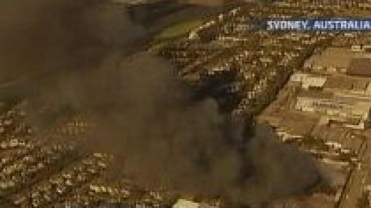incendiu violent la un depozit cu produse chimice din sydney video