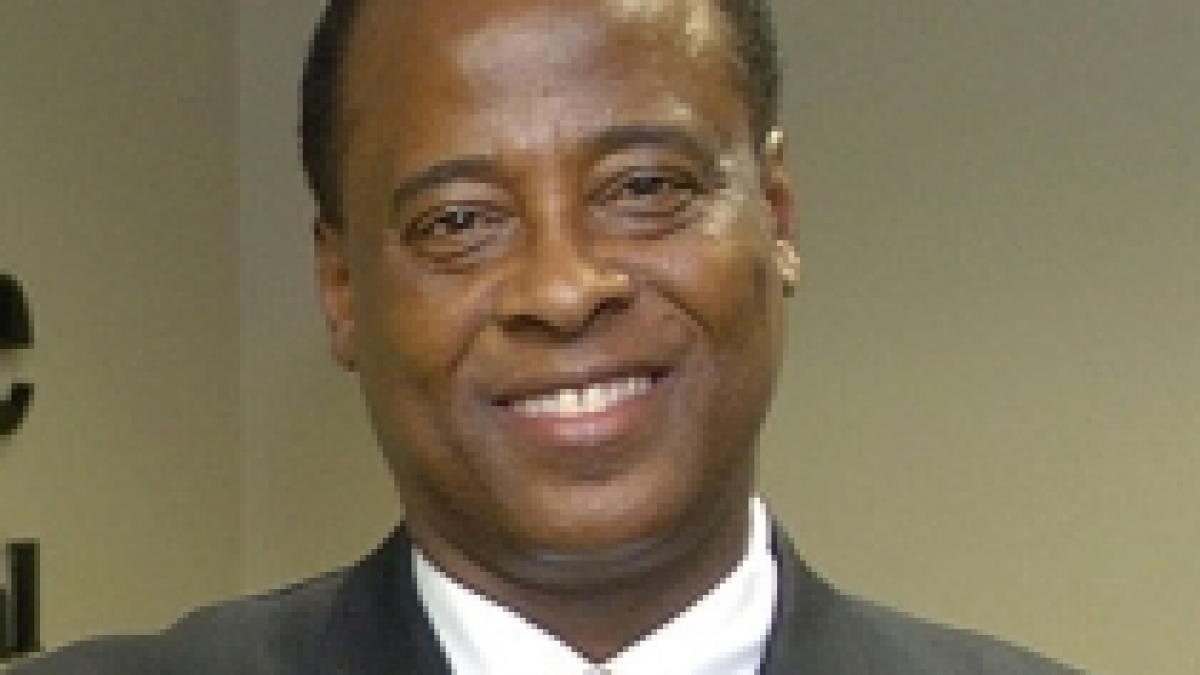 asistenta doctorului lui michael jackson vinovata de moartea megastarului