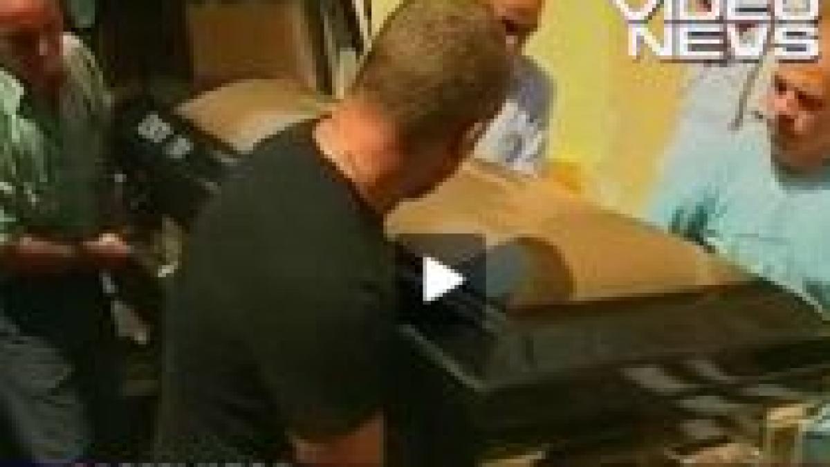 barbatul omorat de doi studenti la timisoara va avea sicriu cu ventilatie de 12 000 de euro video
