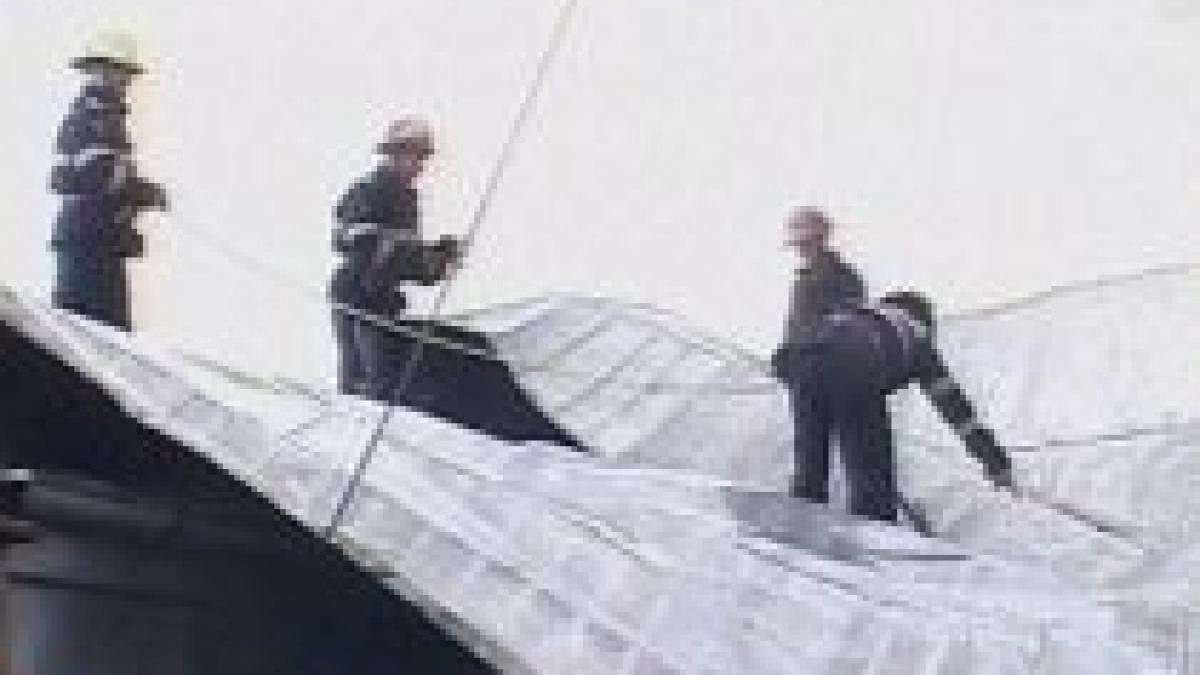 furtuna puternica la cluj napoca doua acoperisuri au fost distruse video