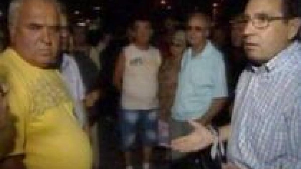 pensionarii se calca in picioare pentru un bilet de tratament video