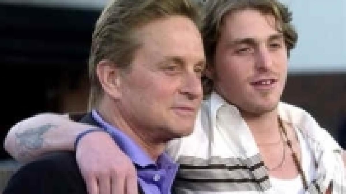 baiatul lui michael douglas arestat pentru posesie si trafic de droguri