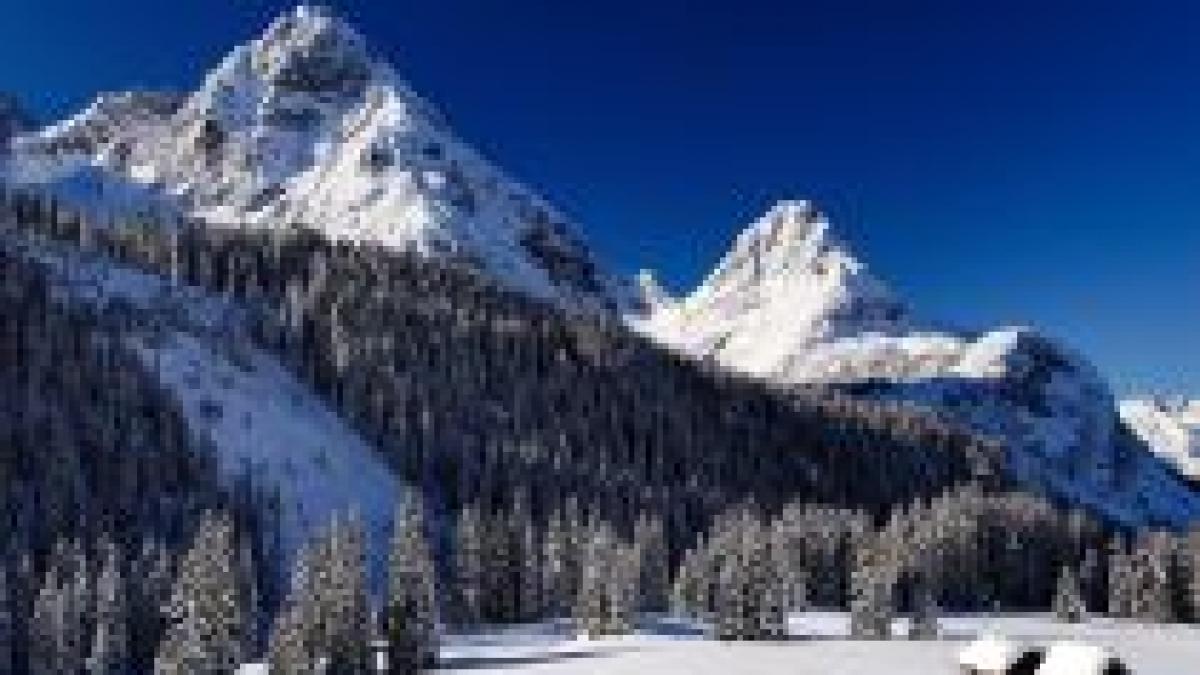 tragedie in alpii francezi un alpinist roman a murit si un altul este grav ranit