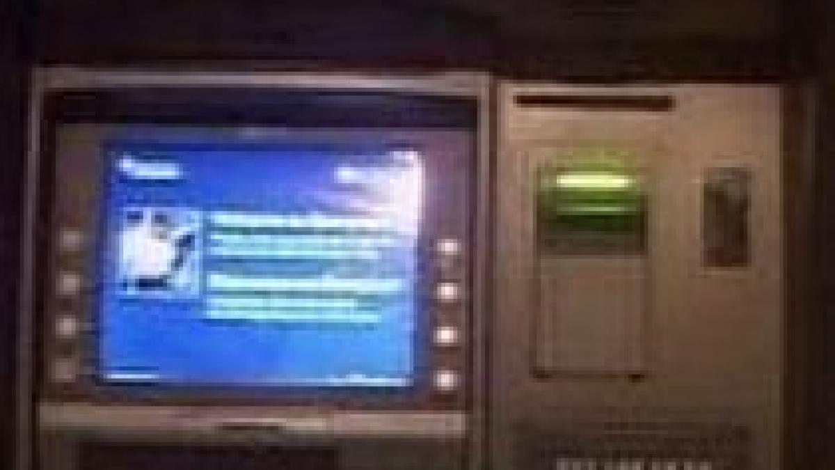bancomat bcr spart in medias aproximativ 100 000 de lei au fost furati video