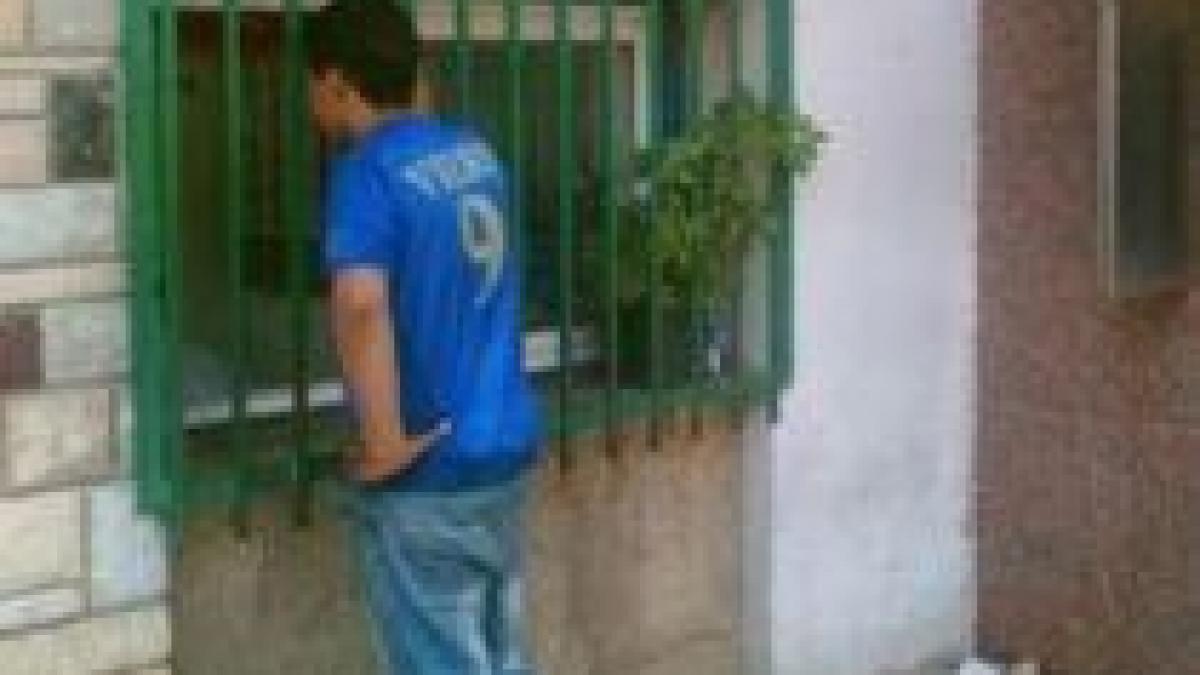 doua persoane au cumparat 15 000 de bilete la macedonia spania adica toate