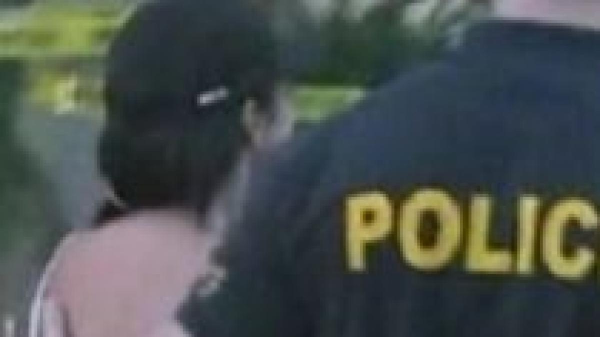 inscenare ca n filme o femeie a fost arestata dupa ce a angajat un politist sub acoperire sa i